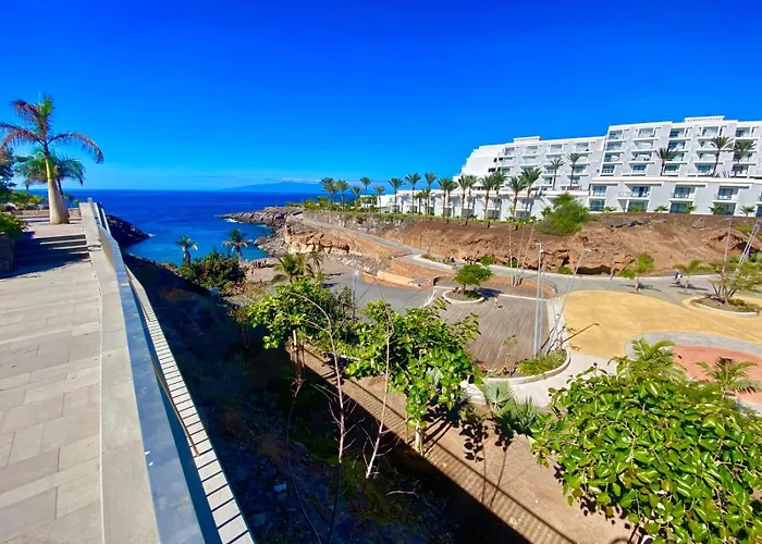 Kristine Nicole Club Paraiso Seaview アパート